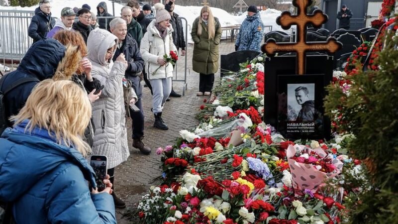 Multitud se reúne para conmemorar la muerte de Boris Nemtsov