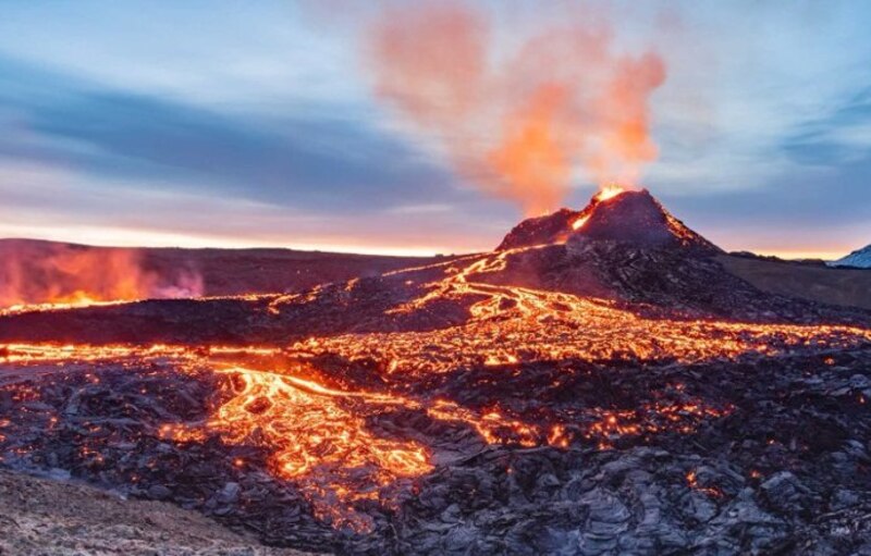 Volcán en erupción