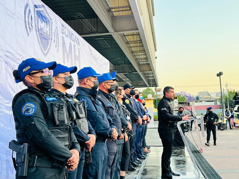 Entrega de reconocimientos a policías de la Ciudad de México