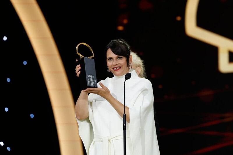 La actriz española Penélope Cruz gana el premio a la mejor actriz en el Festival de Cine de San Sebastián