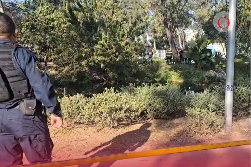 Hallazgo de cuerpo sin vida; aparentemente, es un hombre de entre 35 y 40 años de edad.