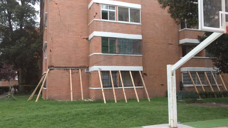 Edificio con daños estructurales