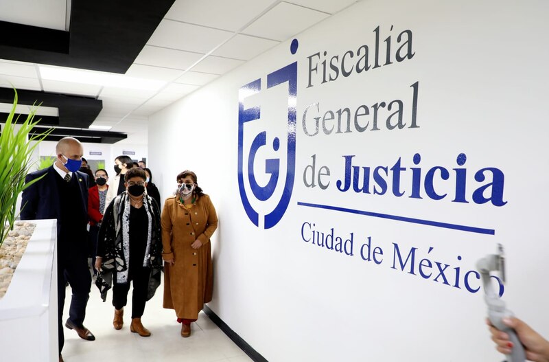 "La Fiscal General de Justicia de la Ciudad de México, Ernestina Godoy Ramos, acompañada de la Jefa de Gobierno, Claudia Sheinbaum Pardo, recorre las instalaciones de la nueva sede de la Fiscalía General de Justicia de la Ciudad de México."