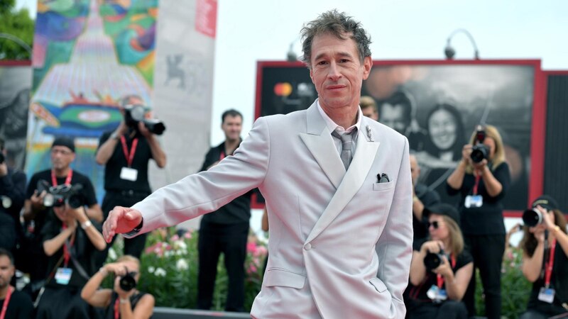 El actor Willem Dafoe posa en la alfombra roja del Festival de Cine de Venecia.
