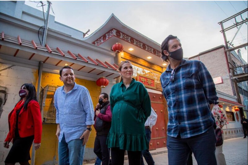 La alcaldesa de Bogotá, Claudia López, visita el barrio chino de la ciudad