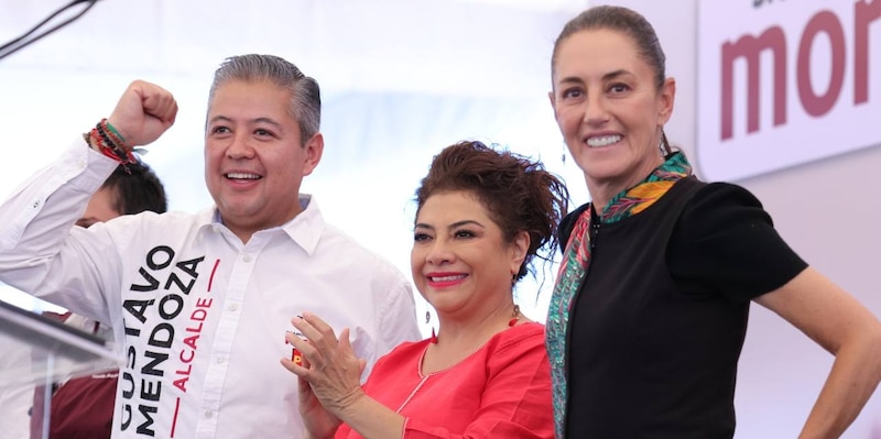 El alcalde electo de Monterrey, Luis Donaldo Colosio Riojas, celebra su victoria junto a su esposa, María de los Ángeles Errejón, y su hija, Mariana Colosio Errejón.