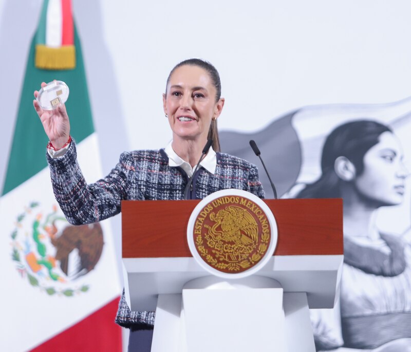 La presidenta de México, Claudia Sheinbaum encabezó la presentación del  Centro de Diseño de Semiconductores “Kutzari”, enfocado a impulsar el desarrollo nacional de estos elementos y depender menos de las importaciones