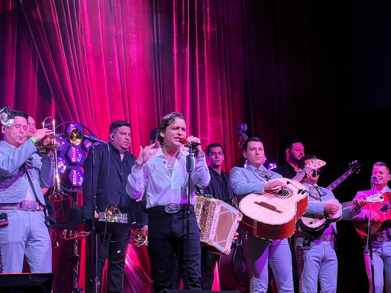 Christian Nodal en concierto