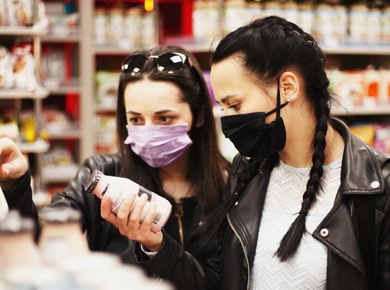 Mujeres en el supermercado