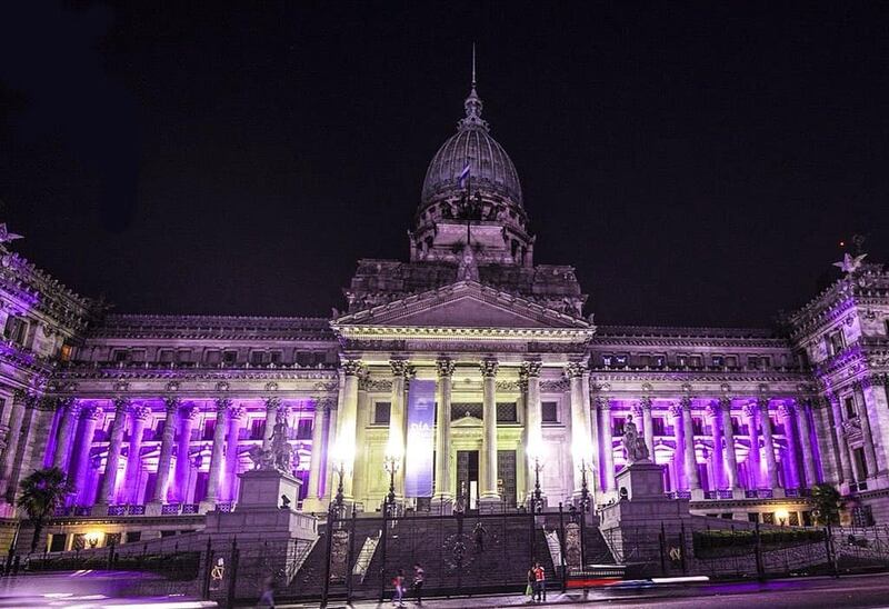 Iluminación púrpura del Palacio de Bellas Artes