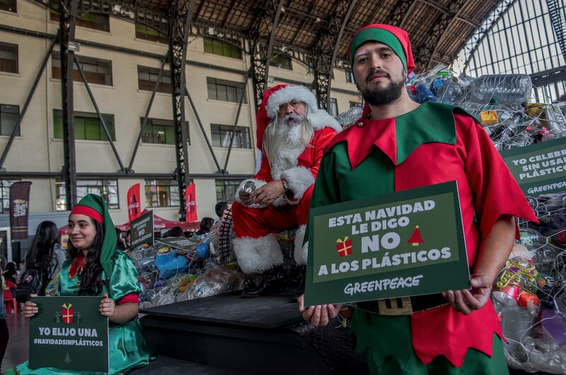 Greenpeace lanza campaña para reducir el uso de plástico en Navidad