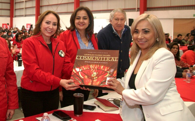 Presentación del libro "Cosmovitral: El hombre y su relación con el universo" de Leopoldo Flores Valdés