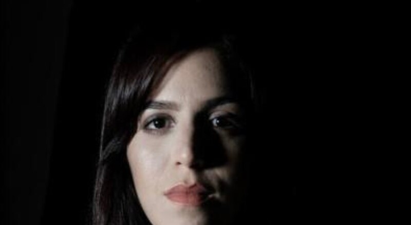 Retrato de una mujer en la oscuridad