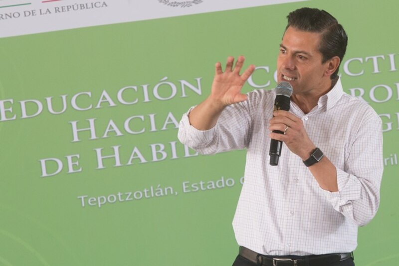 El Presidente de México, Enrique Peña Nieto, pronuncia un discurso durante la inauguración de un nuevo campus de la Universidad Autónoma del Estado de México (UAEM) en Tepotzotlán, Estado de México.
