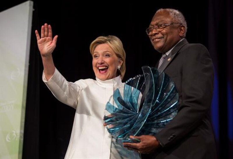 Hillary Clinton recibe el premio a la trayectoria de la Congressional Black Caucus Foundation