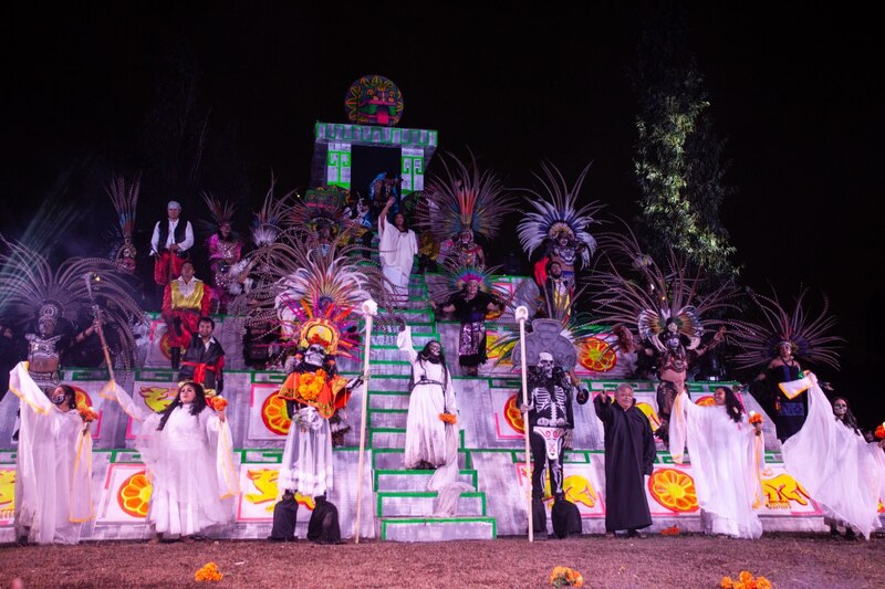 Danza de los Voladores en el Festival de Día de Muertos
