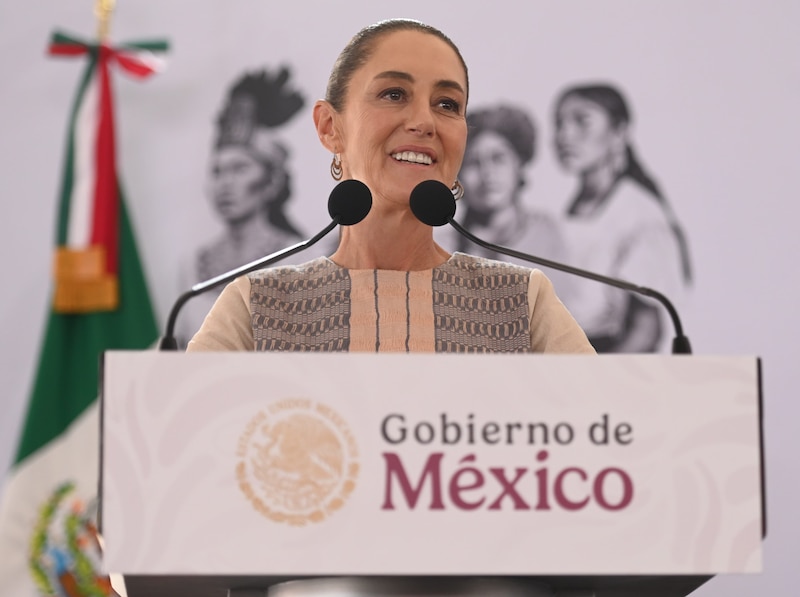 Desde el estado de México, la Presidenta Claudia Sheinbaum Pardo comparó que por primera vez en mucho tiempo la economía de Estados Unidos se redujo, mientras que la de México creció, “poquito, pero creció”