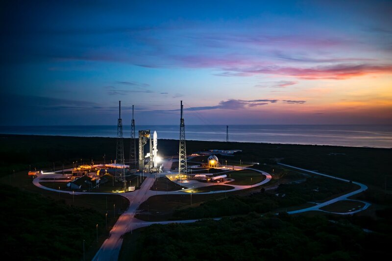 Lanzamiento de un cohete SpaceX Falcon 9 desde Cabo Cañaveral