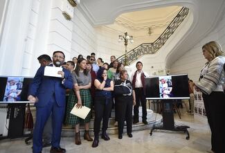 Vecinos denuncian detención arbitraria en la alcaldía MH; diputados morenitas los respaldan