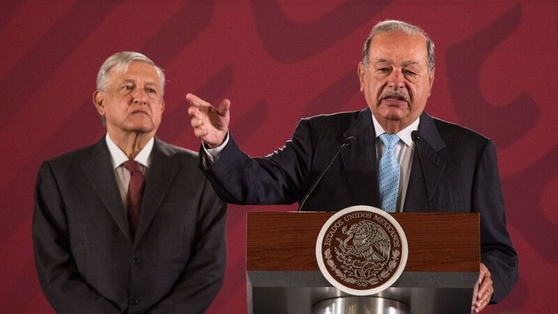 El presidente mexicano Enrique Peña Nieto y el magnate Carlos Slim.