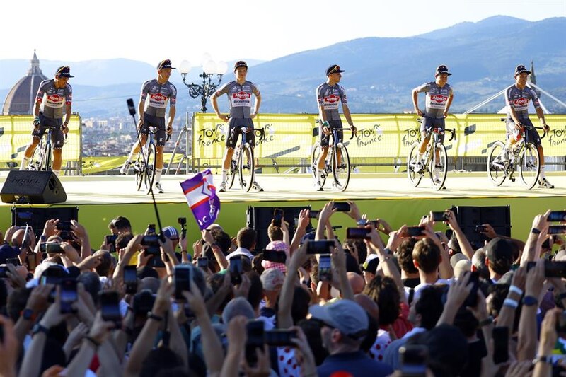 Presentación del equipo ciclista AG2R La Mondiale para el Tour de Francia 2019