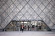 Mañana reabre el Louvre tras robo sin resolver 