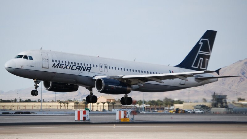 Un avión de Mexicana aterrizando en el aeropuerto de Las Vegas