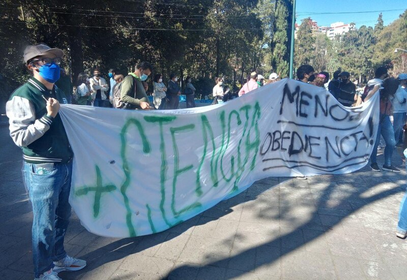 Protesta contra la obediencia ciega