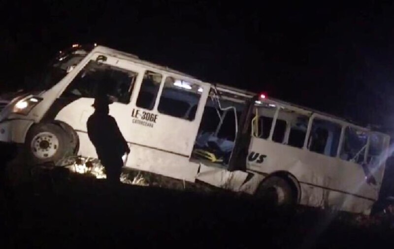 Accidente de autobús en la carretera