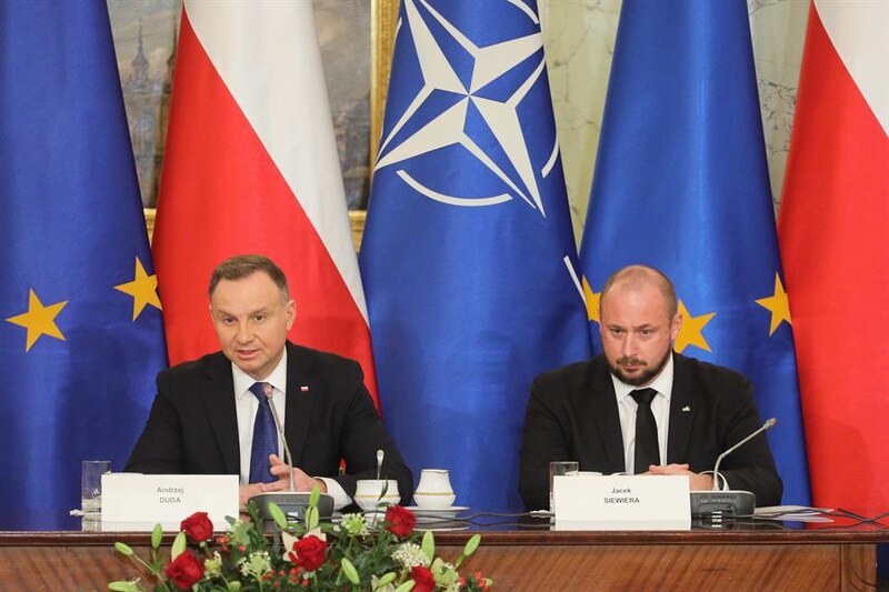 El presidente polaco Andrzej Duda y el primer ministro Mateusz Morawiecki durante una conferencia de prensa