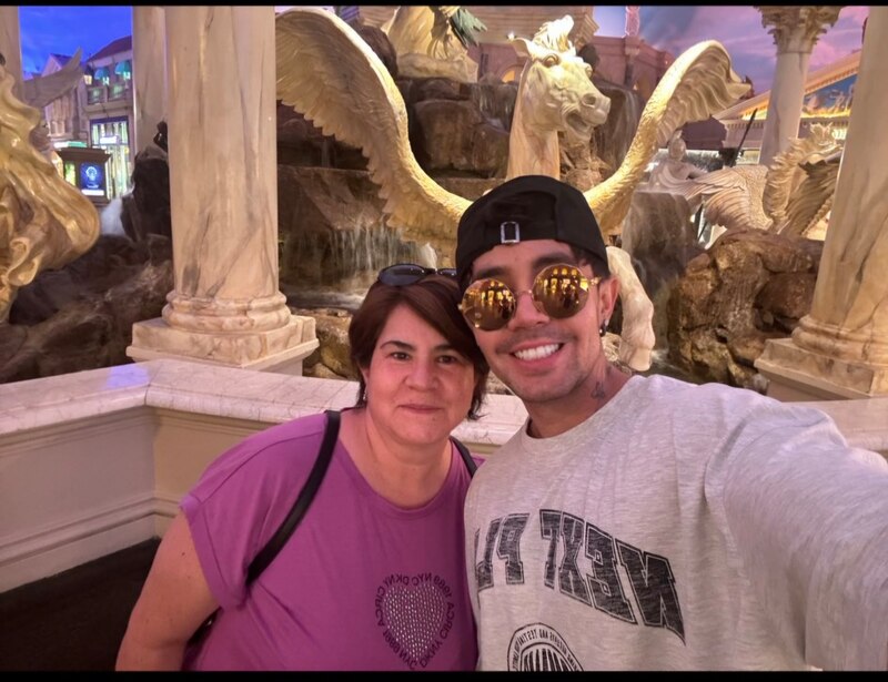 Maluma y su madre en Las Vegas