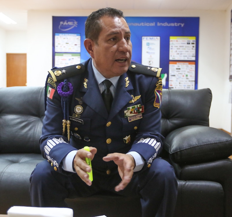 El General Sandoval, Secretario de la Defensa Nacional, habla sobre la seguridad en el país.